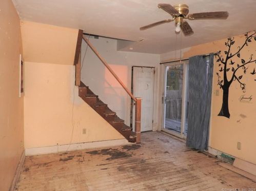 120 Smith St, Groton, CT 06340-4029