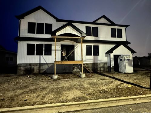 769 9th St, North Lindenhurst, NY 11757-5500