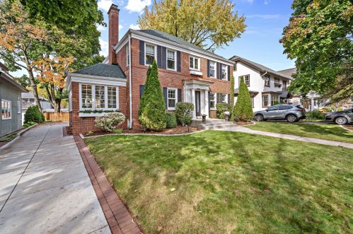 3951 Stowell Ave, Milwaukee, WI 53211-2461