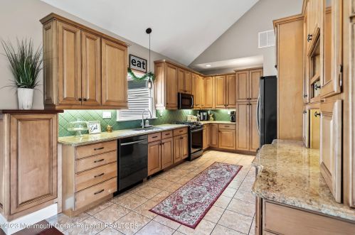 208 Virginia Dr, Bricktown NJ  08723-6521 exterior