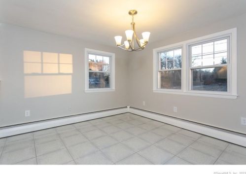 24 Hotchkiss Rd, Farmington CT  06032-2810 exterior