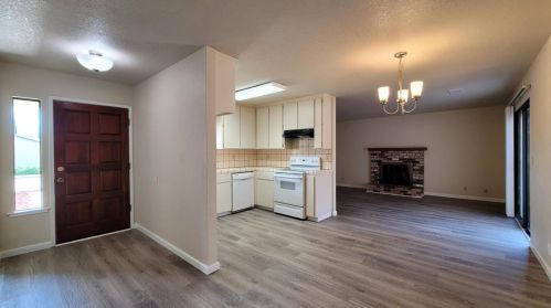 1361 Marne Dr, Hollister, CA 95023-5037