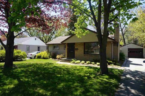 424 Allouez Ave, Green Bay, WI 54301-2148