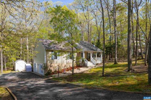 5 Dogleg Rd, Bybee, VA 22963-2307