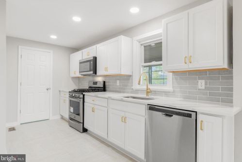 407 Goodley Rd, Wilmington, DE 19803-2323