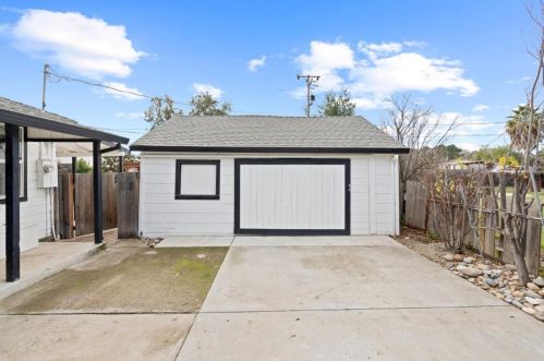 3130 Airline Hwy, Hollister CA  95023-9725 exterior