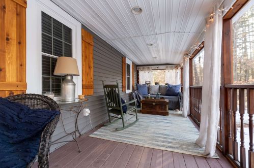 43 Horace Greeley Rd, Amherst, NH 03031-1622