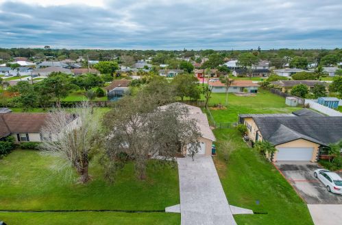 550 Anchor Ln, Fort Pierce FL  34983-2202 exterior