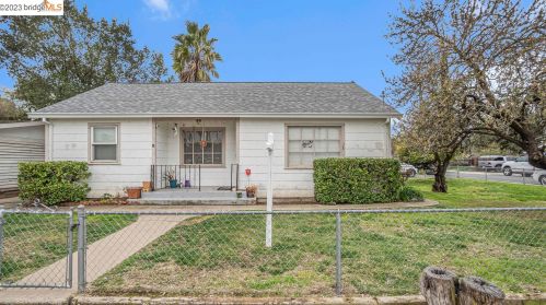 131 Home St, Oakley, CA 94561-5725