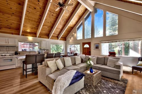 2464 Bernice Ln, South Lake Tahoe CA  96150-7215 exterior