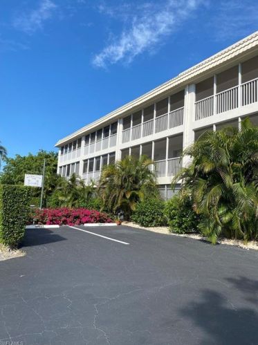 3150 Binnacle Dr, Naples FL  34103-4171 exterior