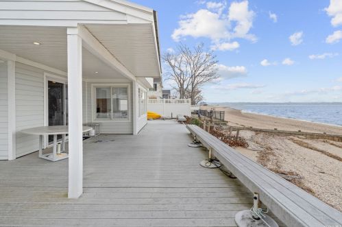 11 Argyle Dr, Northport NY  11768-1002 exterior