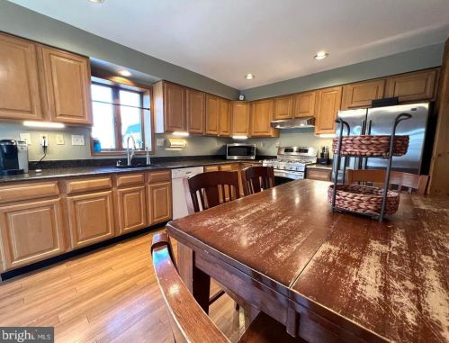 114 Cedar Rd, Melrose Park, PA 19027-2128