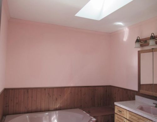 101 Shale Dr, Middletown NY  10940-7121 exterior