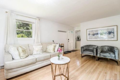 18 Ray Bob Rd, Milford CT  06461-2425 exterior