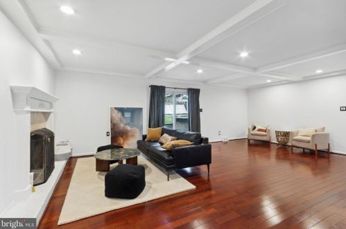 6 Fox Chase Cir, Newtown Square PA  19073-2405 exterior