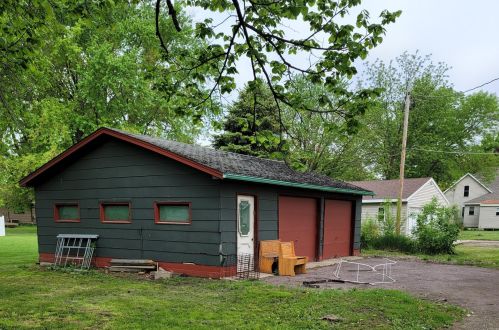 721 2nd Ave, Mountain Lake, MN 56159-1536