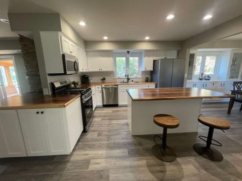 1115 Summit Dr, Waukesha WI  53186-5435 exterior