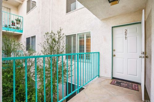 1335 Newport Ave, Long Beach, CA 90804-2816