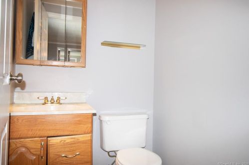 34 Lester St, United States Coast Guard Ac CT  06320-4327 exterior