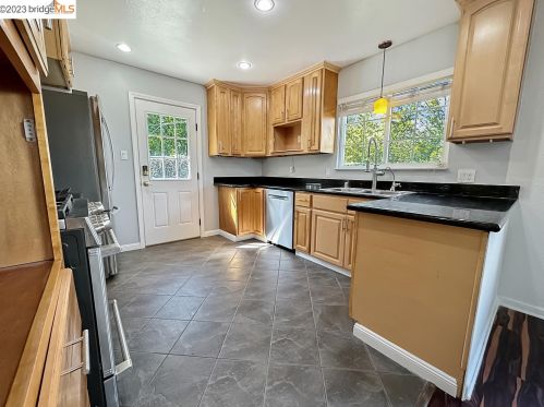 4224 Scenic Ave, West Pittsburg CA  94565-6036 exterior