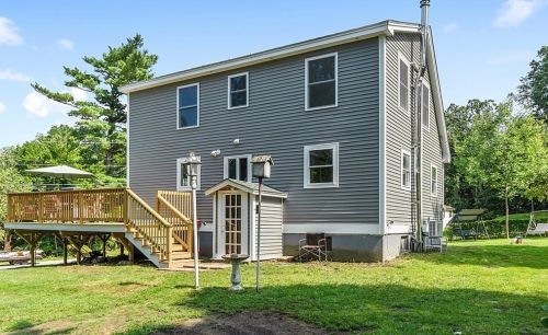 1 James St, Derry NH  03038-4525 exterior