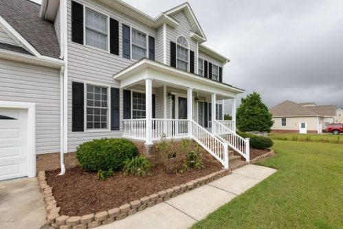 1092 Cody Dr, Grimesland, NC 27837-9123