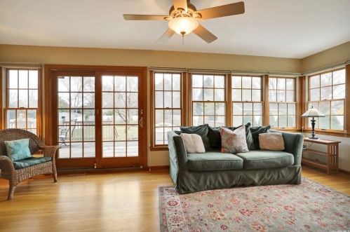 19 Riverdale Ave, Oakdale NY  11769-1544 exterior