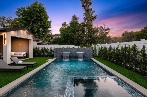 4765 Lemona Ave, Van Nuys CA 91405-4530 exterior