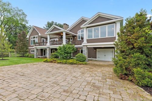 92 Chesham Dr, Waterbury, CT 06762-1405