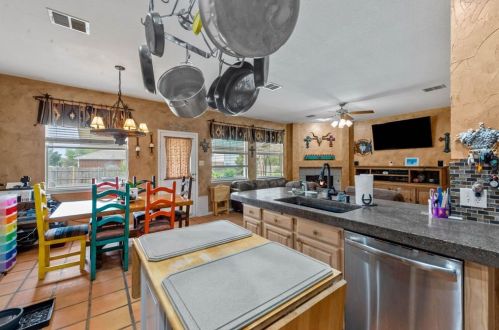 1612 Marble Cove Ln, Denton TX  76210-5820 exterior