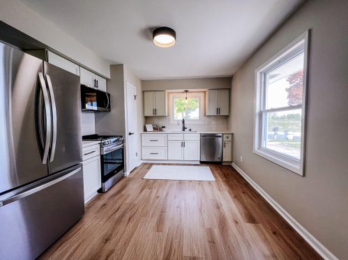 9355 Burbank Ave, Milwaukee, WI 53224-1316
