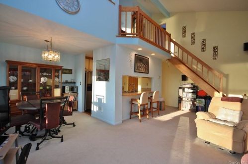 34 Hudson View Hl, Crotonville NY  10562-3327 exterior