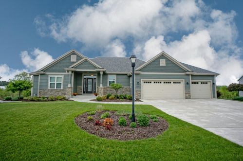 1619 Fox River Run, Mukwonago, WI 53149-7908