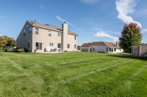 525 Eastern Trl, Mukwonago, WI 53149-9547