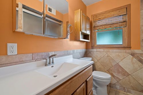 6236 Kinnickinnic Riv Pkwy, Milwaukee WI 53219-3010 exterior