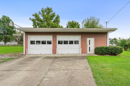 207 Hazel St, Zelienople PA  16063-1012 exterior