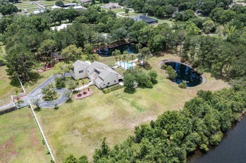 17320 Whirley Rd, Lutz FL  33558-4827 exterior