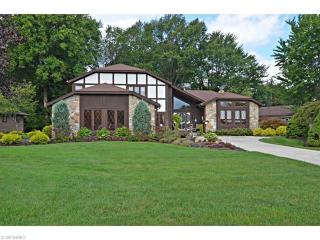 2712 Circlewood Dr, Cleveland, OH 44145-4968