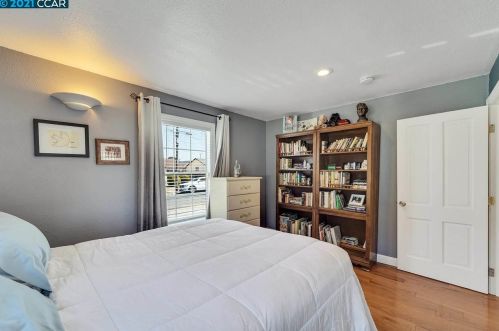 2854 Mcbryde Ave, Richmond CA  94804-1247 exterior