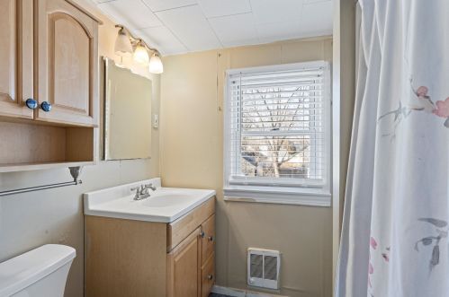 15 Sawyer St, Nashua NH  03060-3740 exterior