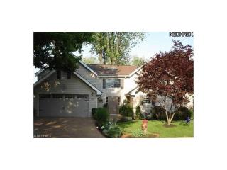 833 Aurora Dr, Vermilion, OH 44089-1026