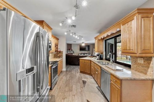 21044 Shady Vis Ln, Boca Raton FL  33428-1156 exterior