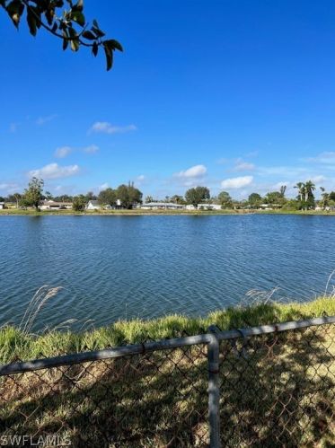 21 Lincoln Ave, Lehigh Acres, FL 33936-6759