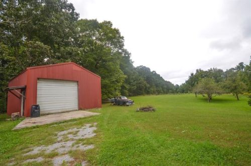 1511 Barker Rd, Palmer, TN 37365-4215