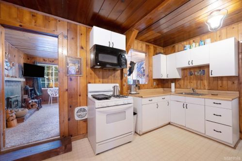 2601 Pinter Ave, South Lake Tahoe CA  96150-3015 exterior