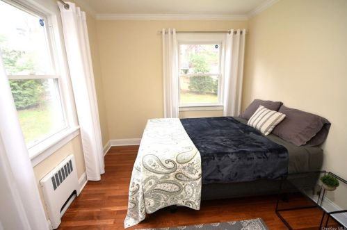 23 Brookside Pl, Pleasantville NY  10570-1204 exterior