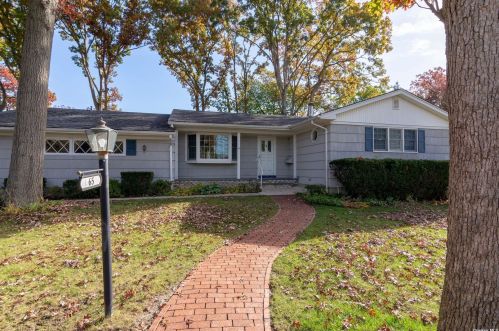 65 Toomey Rd, West Islip, NY 11795-1335
