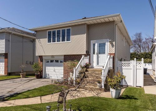 139 Baisley Ave, East Rockaway NY  11518-1823 exterior