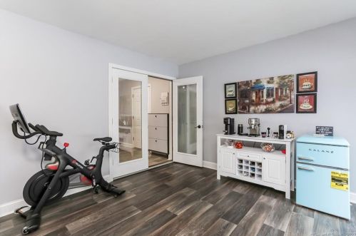 54 Woodbridge Rd, Glastonbury CT  06033-2925 exterior